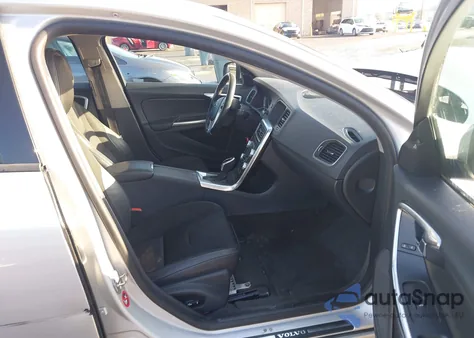 2015 Volvo S60 T5 из США, поврежденный, VIN YV126MFJ1F2353840